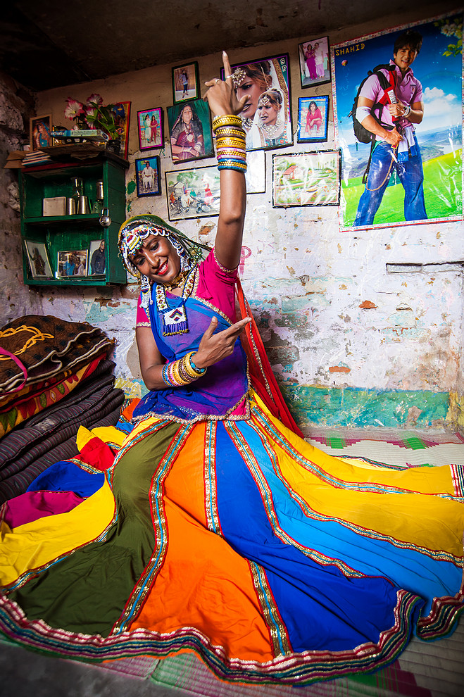 Sharda, tancerka z Rajasthanu (Kathputli Colony)